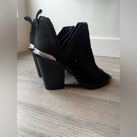 Anthropologie x Mercer Édit Cutout Peep Toe Booties - Picture 5 of 8